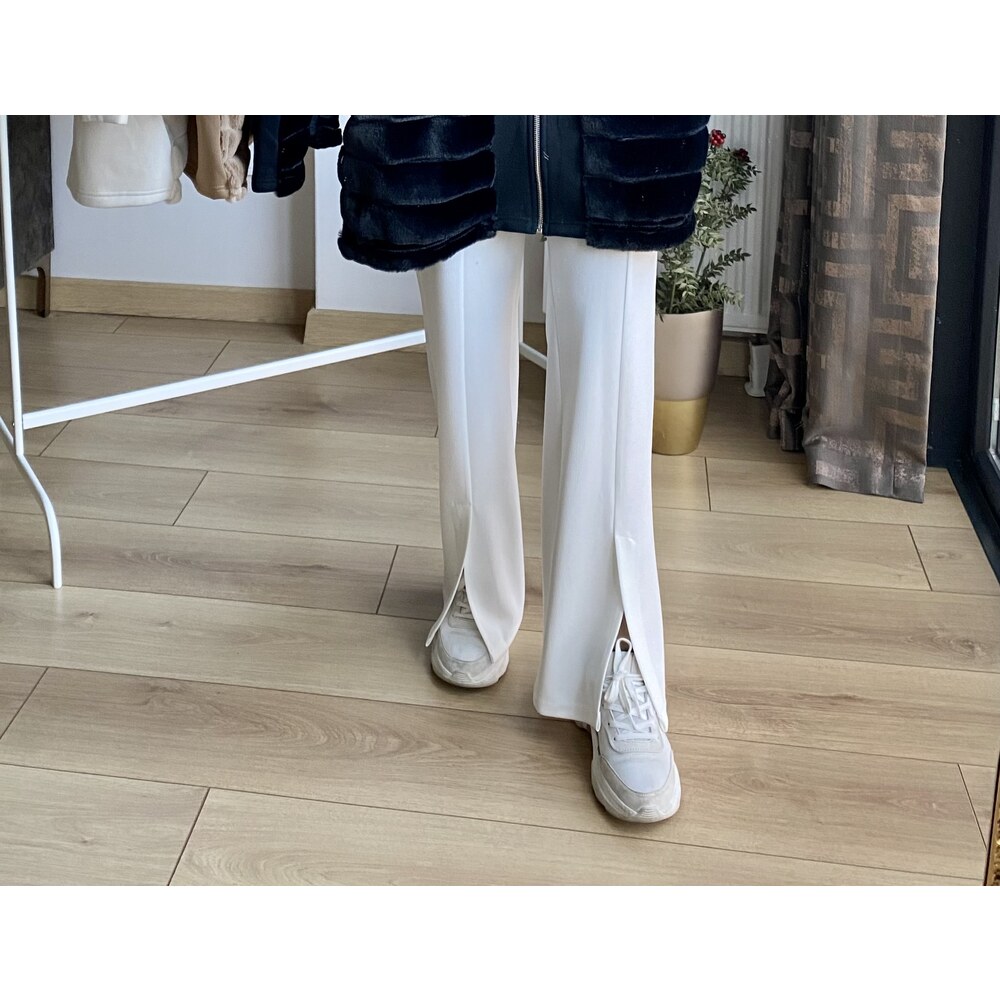 Yırtmaçlı Detaylı Ekru pantolon
