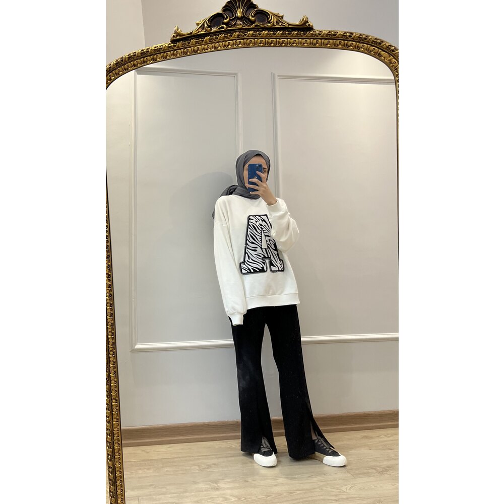 Beyaz taşlı sweatshirt — fotoğraf 2